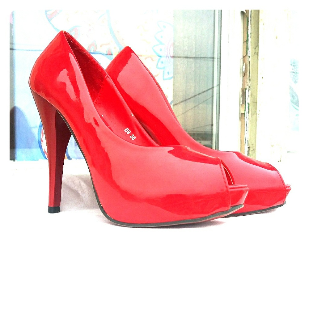 Pinup Red patent peeptoe heels